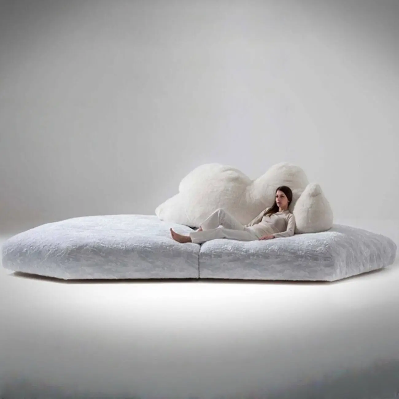 主图-01 Globe Furnishings - Polar Bear-Shaped Sofa