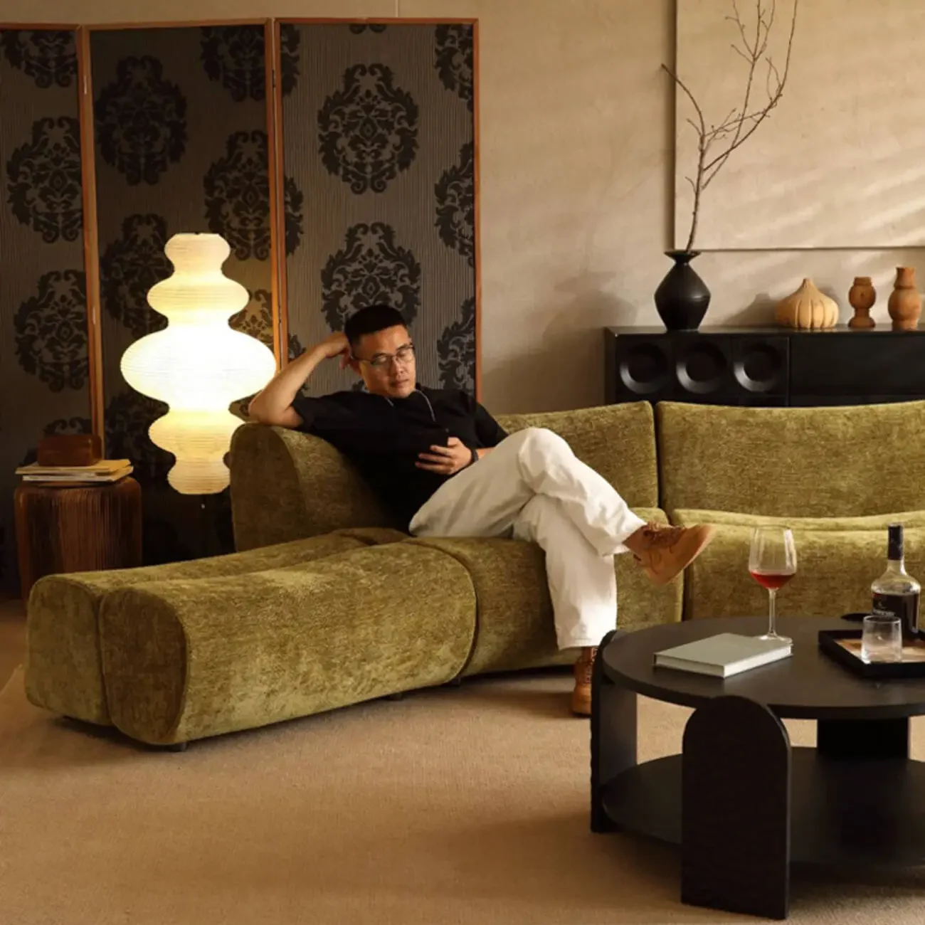 主图-03 Globe Furnishings - Designer Bamboo-Patterned Sofa