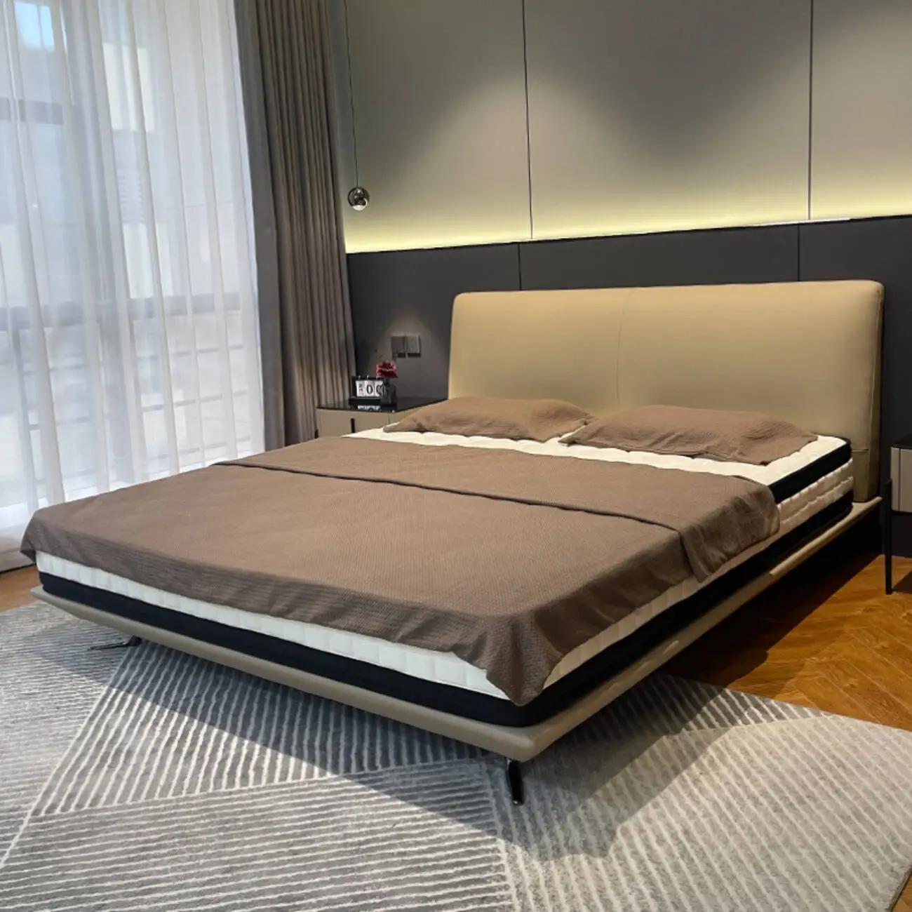 主图-03 Globe Furnishings - Italian Minimalist Genuine Leather Starry Sky Bed