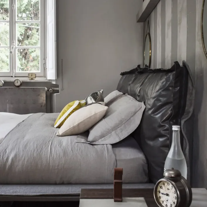 Globe Furnishings - Italian Designer Genuine Leather Auto-Reverse Bed Globe Furnishings - Italian Designer Genuine Leather Auto-Reverse Bed