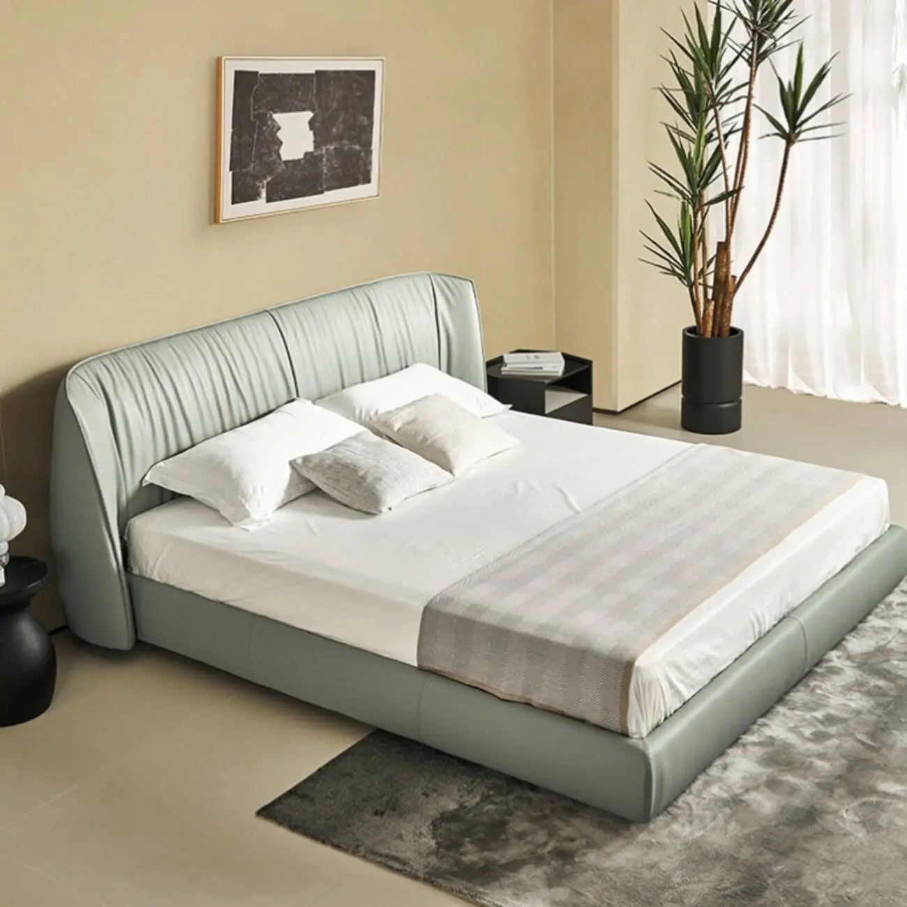 主图-04 Globe Furnishings - Poltrona Frau Archibald Leather Bed
