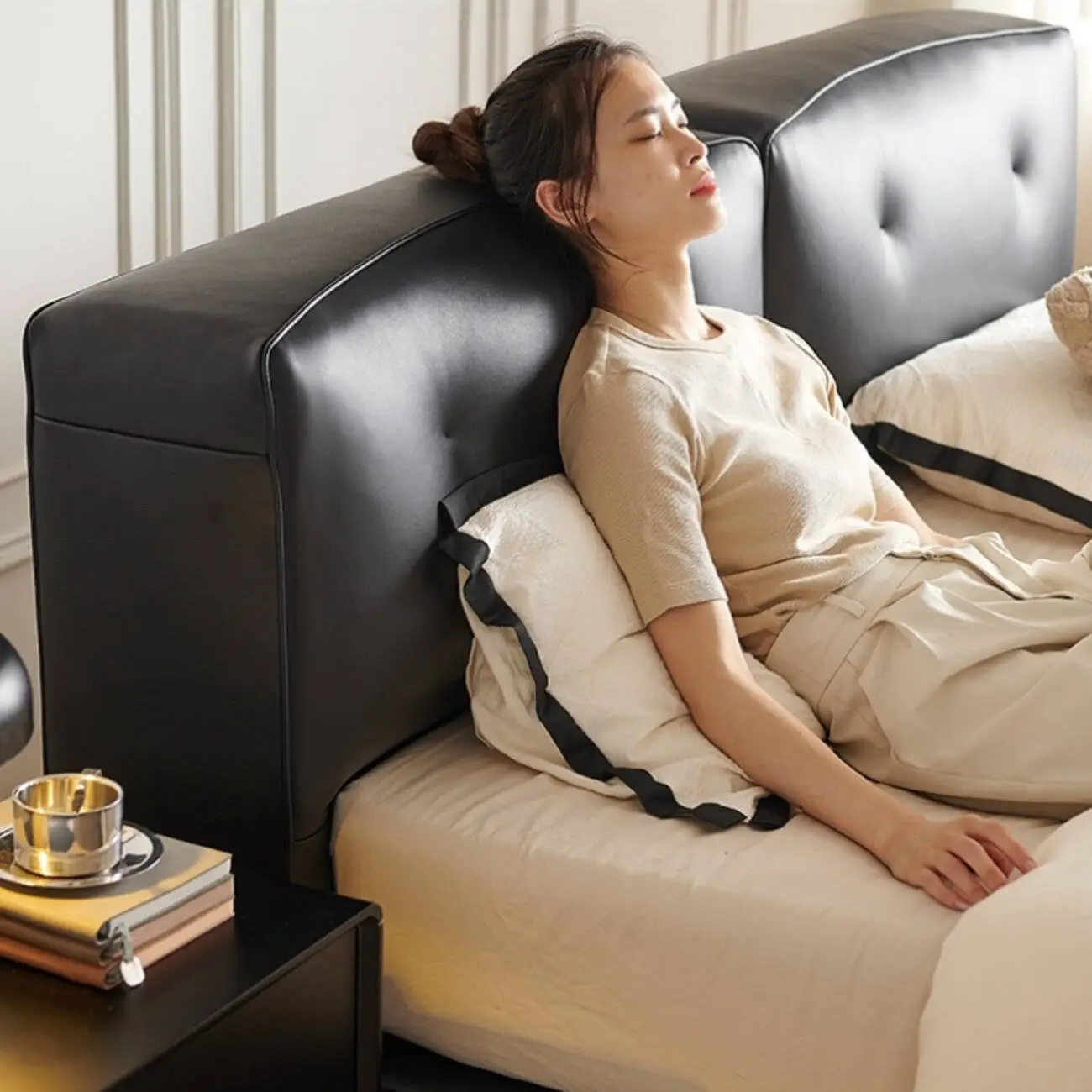 主图-04 Globe Furnishings - Dylan Italian Minimalist Genuine Leather Bed
