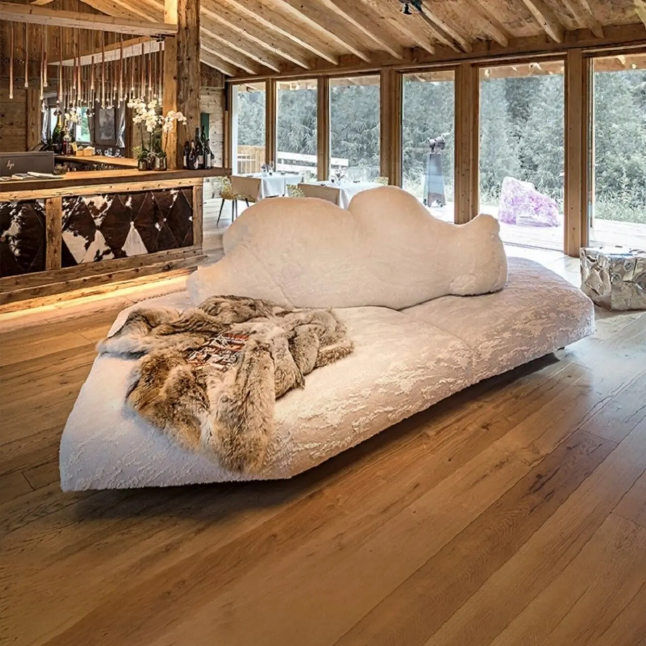 主图-04 Globe Furnishings - Polar Bear-Shaped Sofa