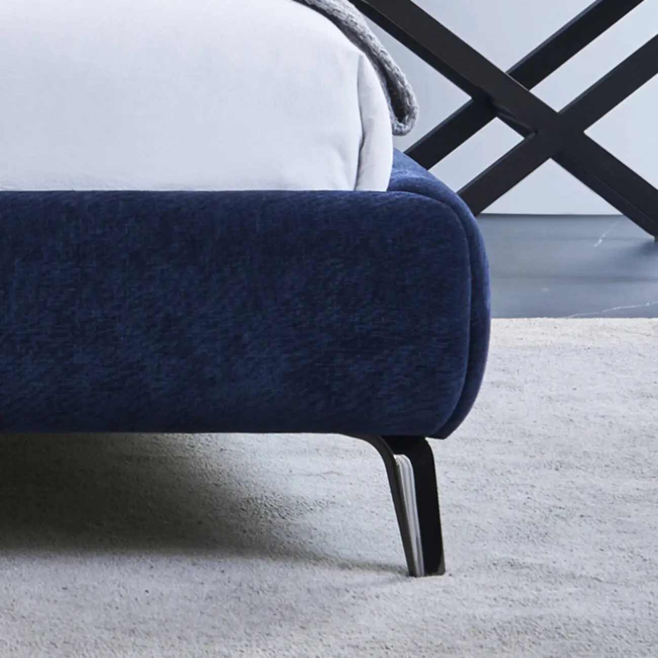 主图-05 Globe Furnishings - Chenille Blend Italian-Style High-Back Upholstered Bed