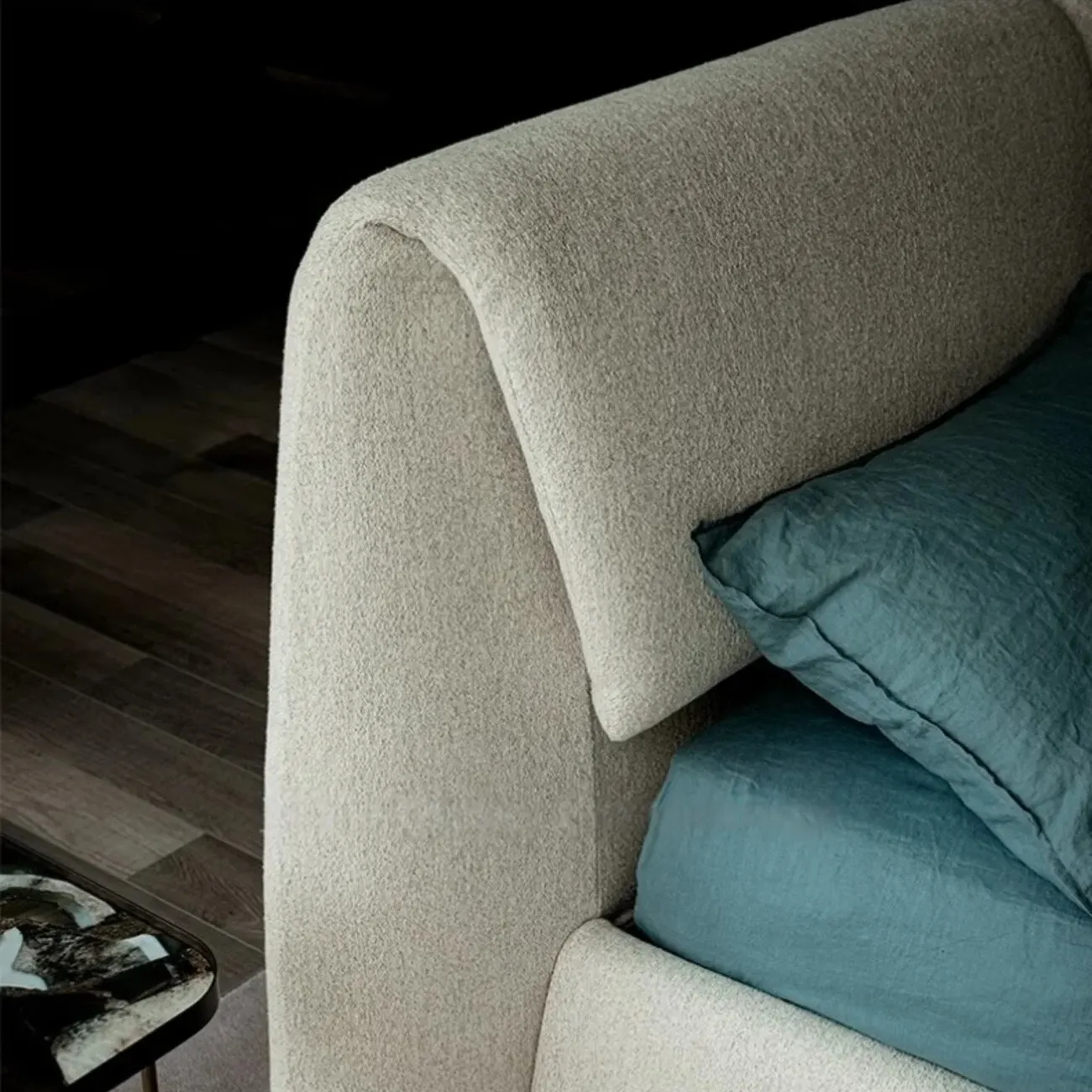 主图-09 Globe Furnishings - Italian-inspired Light Luxury SIMON Bed
