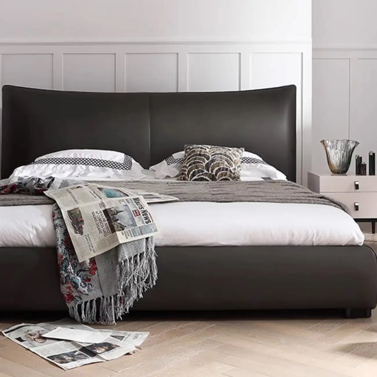 主图-09 Globe Furnishings - Chanel Designer Style Genuine Leather Bed