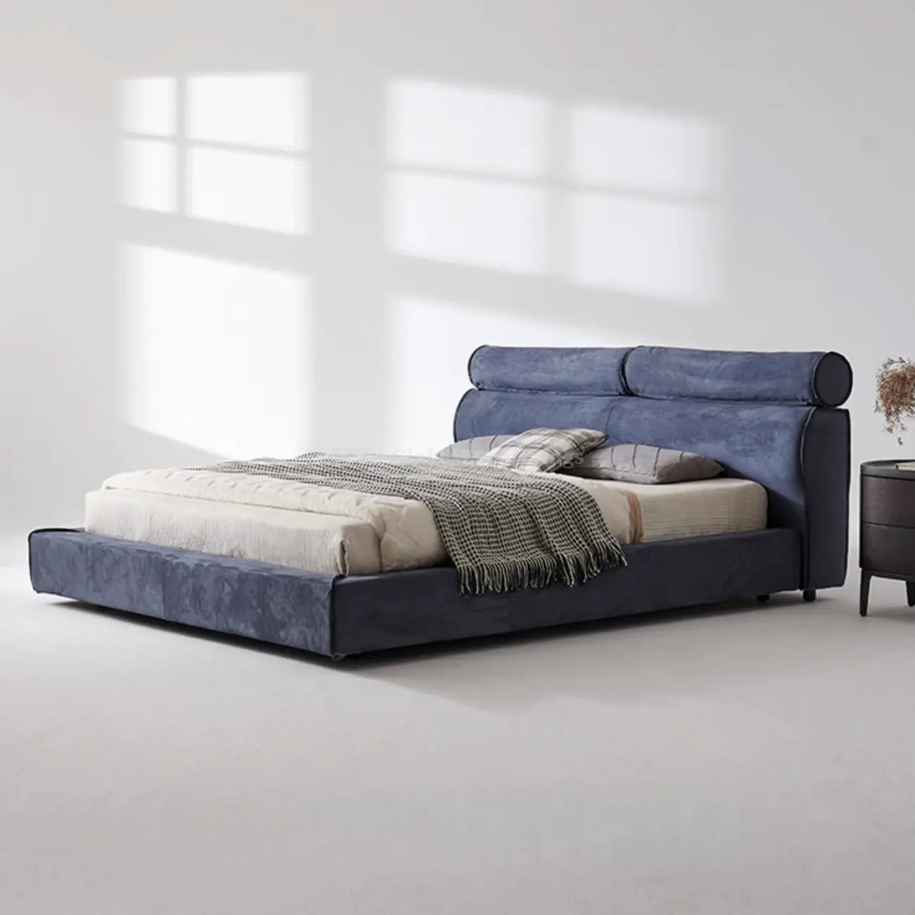 Globe Furnishings - Italian Minimalist Miami Bed